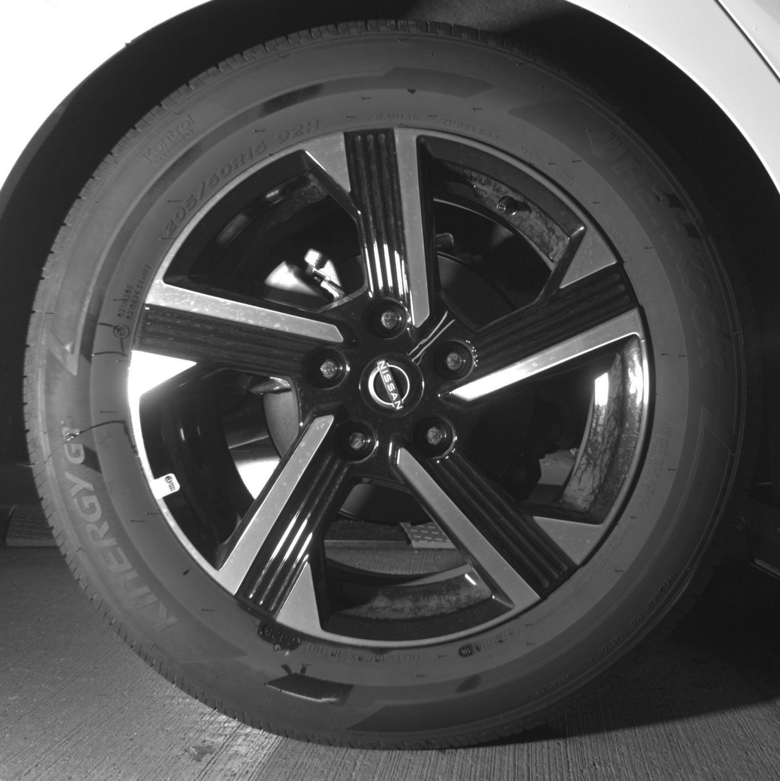 Used 2025 Nissan Sentra SV FWD image 18