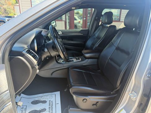 Used 2020 Jeep Grand Cherokee Limited w/ Luxury Group II image 11