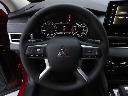 New 2025 Mitsubishi Outlander SE image 14