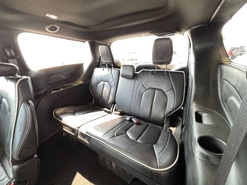 Used 2025 Chrysler Pacifica Limited FWD image 28