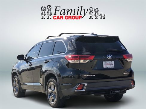 Used 2017 Toyota Highlander Limited Platinum image 3
