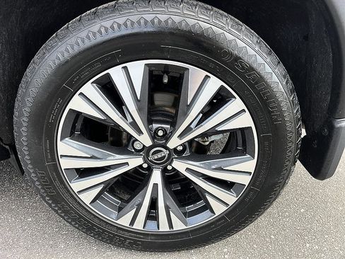 Certified 2023 Nissan Rogue SV w/ SV Premium B Package FWD image 11