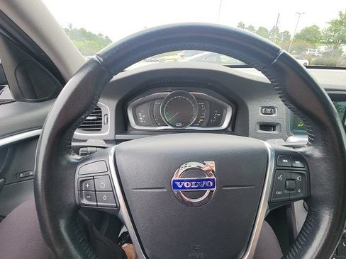 Used 2017 Volvo V60 T5 Cross Country w/ Convenience Package AWD/4WD image 25