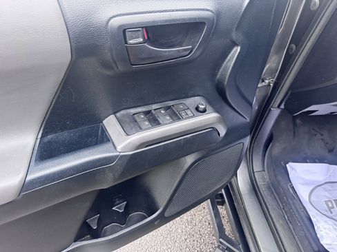 Used 2017 Toyota Tacoma SR5 image 16