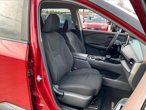 Used 2023 Nissan Rogue S image 10