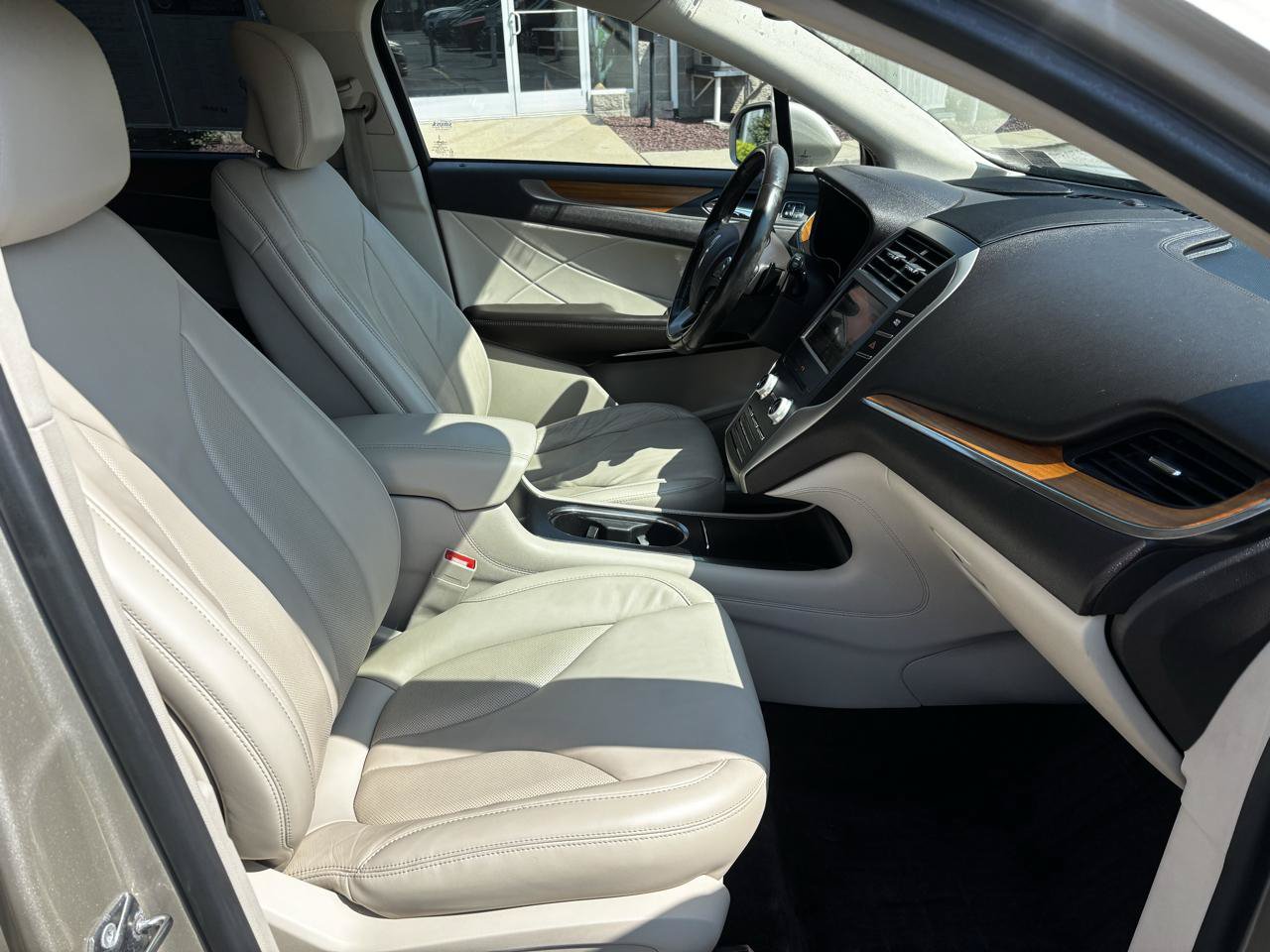 Used 2017 Lincoln MKC Reserve w/ Lincoln MKC Climate Package AWD/4WD image 22