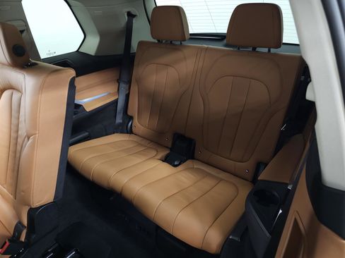 Used 2022 BMW X7 xDrive40i w/ Executive Package image 46