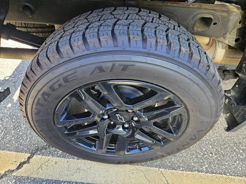 Used 2023 Chevrolet Silverado 1500 RST w/ Z71 Off-Road Package image 10