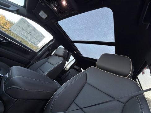 New 2026 Chevrolet Suburban Premier image 20