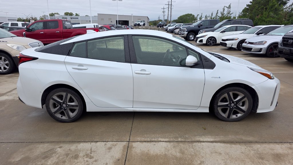 Used 2022 Toyota Prius L Eco FWD image 6