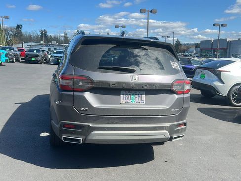 Used 2023 Honda Pilot Elite image 4