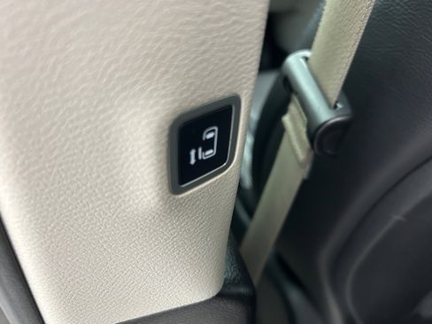 Used 2022 Chrysler Pacifica Touring-L FWD image 27