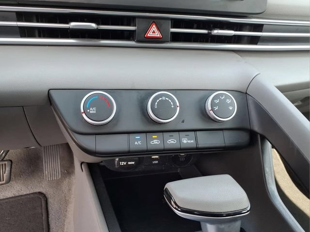 Used 2025 Hyundai Elantra SE FWD image 27