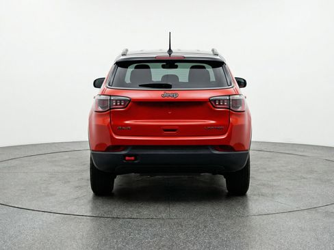 Used 2025 Jeep Compass Trailhawk AWD/4WD image 7
