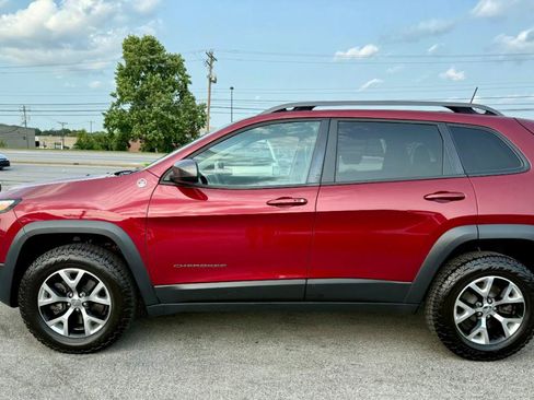 Used 2017 Jeep Cherokee Trailhawk w/ Comfort/Convenience Group AWD/4WD image 5