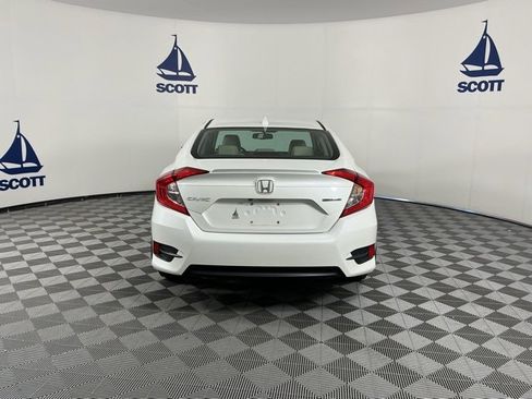 Used 2017 Honda Civic Touring image 5
