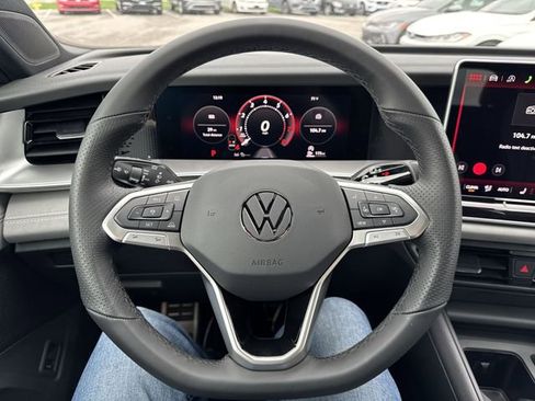 New 2026 Volkswagen Tiguan SE R-Line FWD image 17
