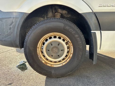 Used 2014 Mercedes-Benz Sprinter 2500 image 14