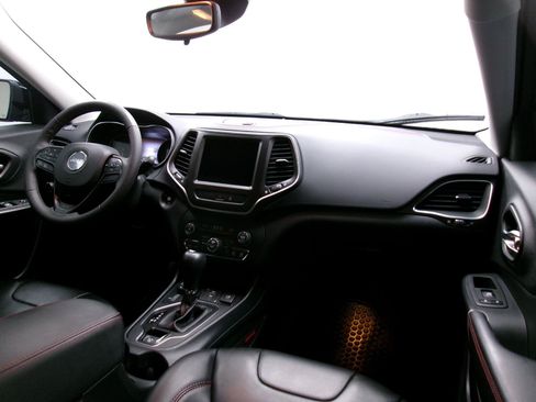 Used 2022 Jeep Cherokee Trailhawk AWD/4WD image 3