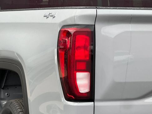 Used 2025 GMC Sierra 1500 SLE image 38