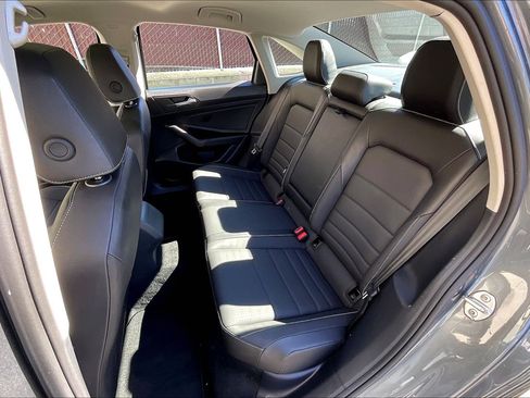 Certified 2024 Volkswagen Jetta SE w/ Panoramic Sunroof Package image 25