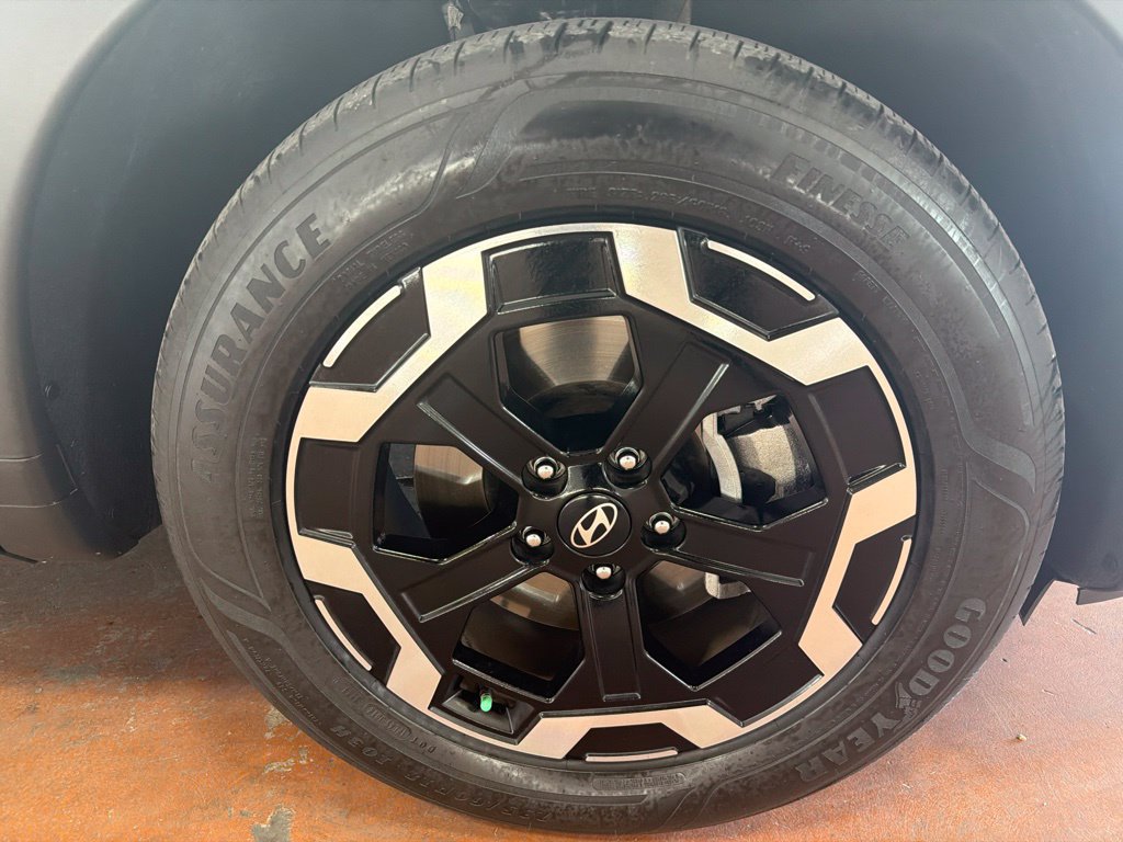 Certified 2025 Hyundai Santa Fe SEL FWD image 12