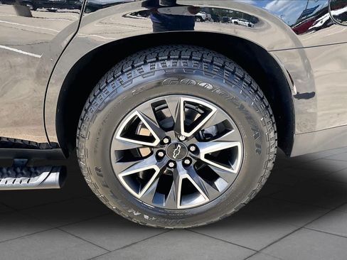 Used 2024 Chevrolet Tahoe Z71 w/ Z71 Off-Road Package AWD/4WD image 10