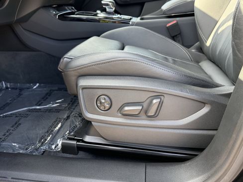 Used 2024 Audi Q5 e Premium w/ Convenience Package image 27