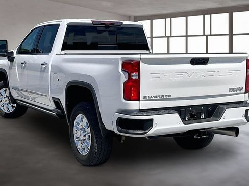 Used 2024 Chevrolet Silverado 2500 High Country w/ High Country Premium Package AWD/4WD image 4