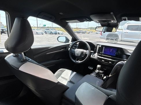 Used 2025 Toyota Camry SE FWD image 29