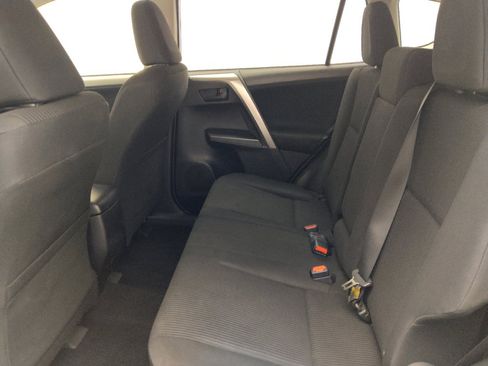 Used 2018 Toyota RAV4 LE FWD image 18