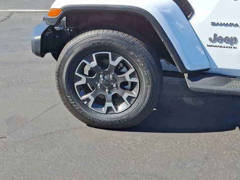 Used 2024 Jeep Wrangler Sahara w/ Technology Group image 10