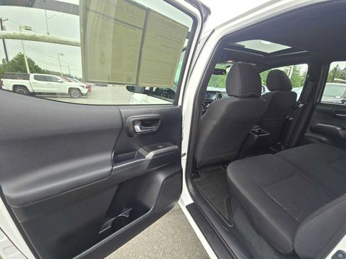 Certified 2016 Toyota Tacoma TRD Sport w/ Premium & Technology Package AWD/4WD image 15