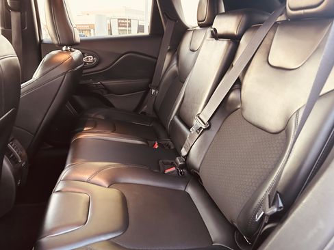 Used 2021 Jeep Cherokee Latitude Plus image 23