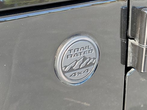 Used 2021 Jeep Gladiator Rubicon AWD/4WD image 5
