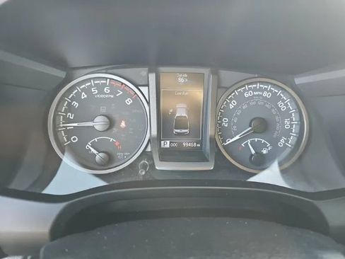 Used 2020 Toyota Tacoma TRD Off-Road w/ Technology Package AWD/4WD image 12