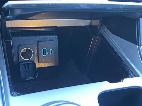 Used 2022 Ford Explorer XLT w/ Equipment Group 202A image 32