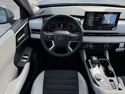 New 2026 Mitsubishi Outlander SE image 19