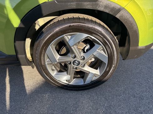 Used 2024 Hyundai Venue SEL image 29