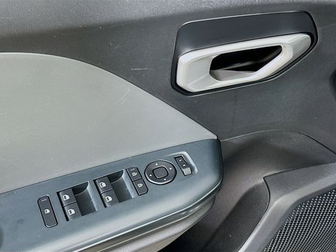 Used 2025 Kia K4 LXS image 15