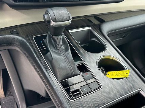 Certified 2022 Toyota Sienna Platinum image 26