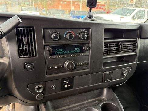 Used 2017 GMC Savana 2500 image 18