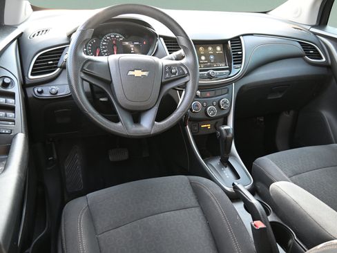 Used 2019 Chevrolet Trax LS FWD image 13