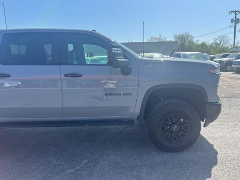 Used 2024 Chevrolet Silverado 2500 ZR2 w/ LPO, Dark Essentials Package AWD/4WD image 12