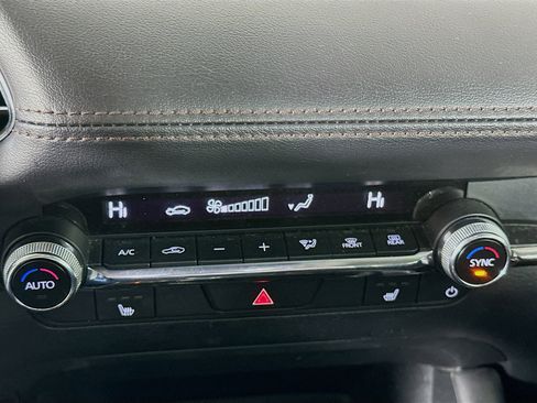 Used 2024 MAZDA MAZDA3 s image 24