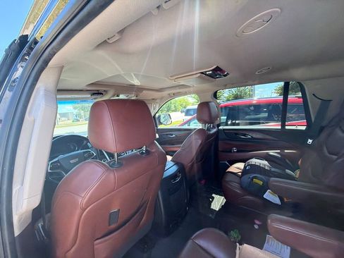 Used 2018 Cadillac Escalade Premium Luxury RWD image 19