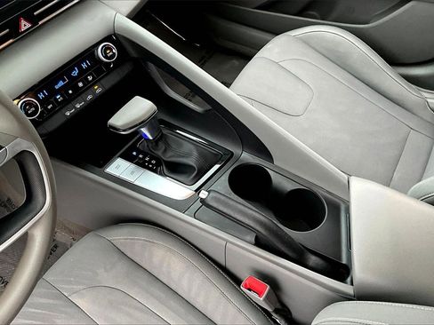 Used 2023 Hyundai Elantra SEL image 15