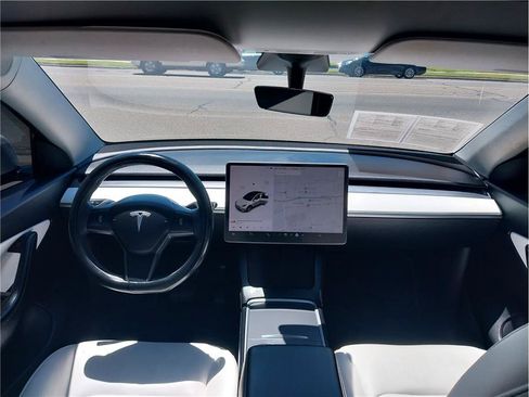 Used 2021 Tesla Model Y Long Range AWD/4WD image 9