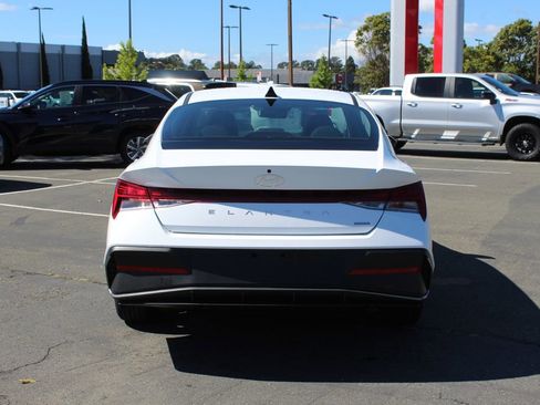 New 2026 Hyundai Elantra Hybrid FWD image 8