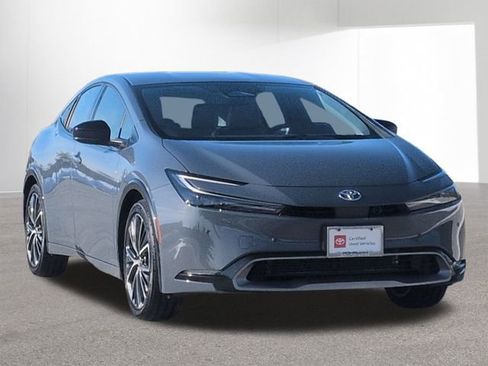 Used 2026 Toyota Prius XLE image 3